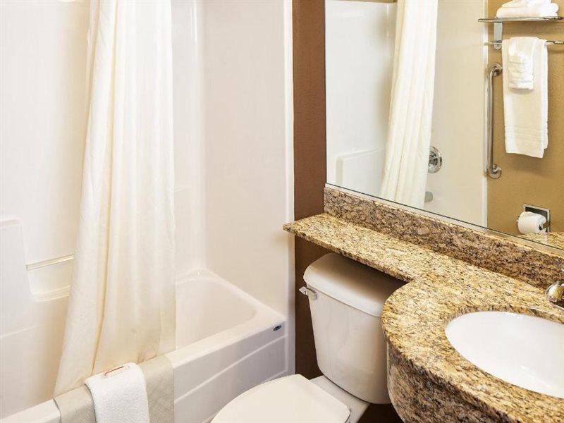 Microtel Inn & Suites By Wyndham St Clairsville - Wheeling St. Clairsville Екстериор снимка